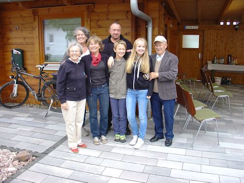 Josef mit seiner Familie