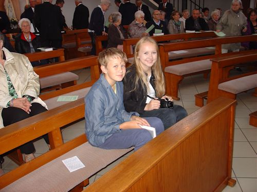 Die Enkel in der Kirche